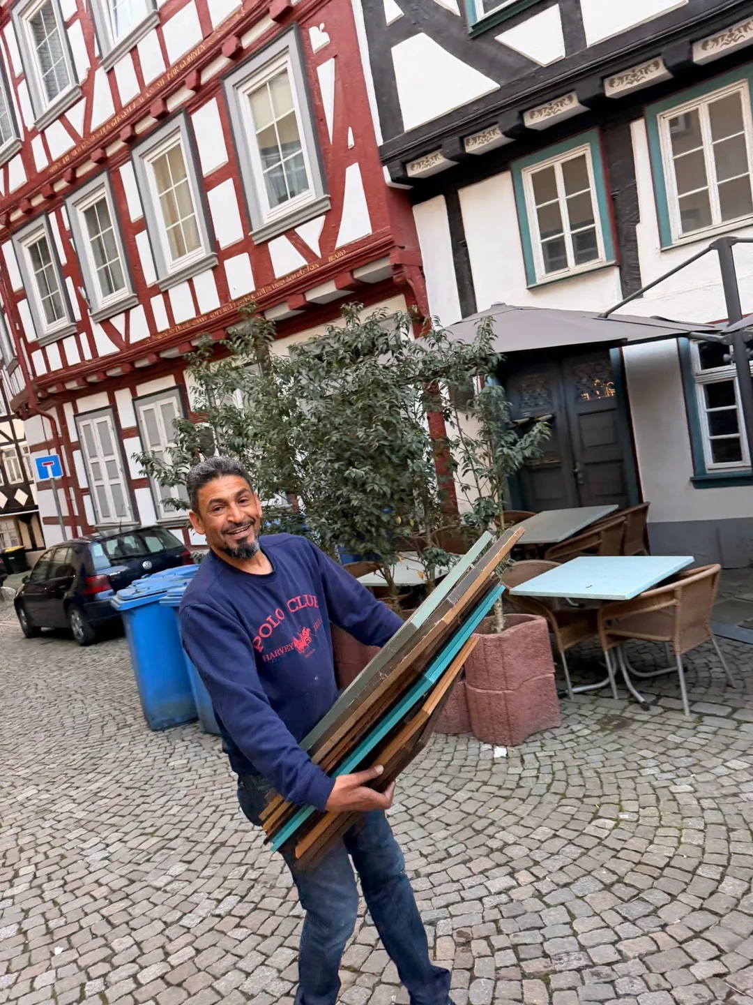 Mitarbeiter von Sternschnuppe bei einem Transportauftrag